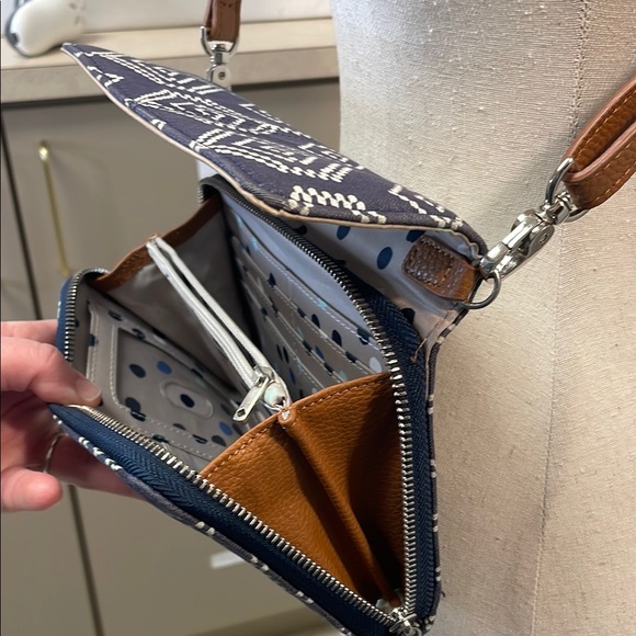 Thirty-One Blue and White Geometric Crossbody Bag - Picture 6 of 10